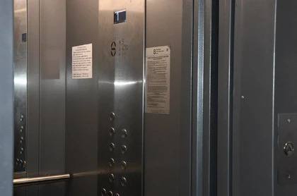 В Кировском решили проблему с лифтом после обращения жителей к Пушилину