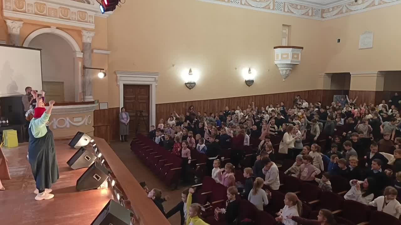 Николай Михайлов: Артисты театра кукол из Забайкалья выступили для юных жителей города Комсомольское Старобешевского округа