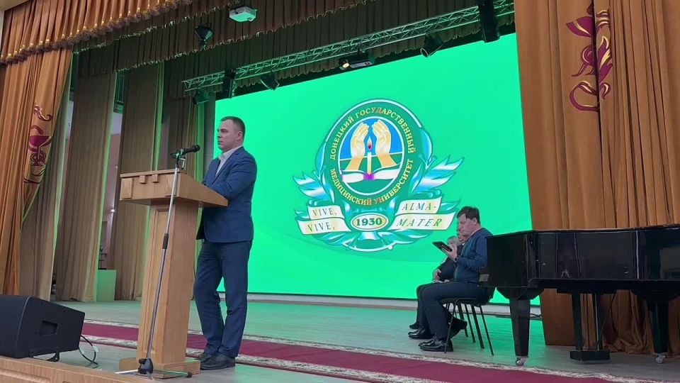 Глава Минздрава Константин Масников посетил традиционную Ярмарку вакансий в ФГБОУ ВО ДонГМУ Минздрава России для оценки кадрового потенциала будущих выпускников