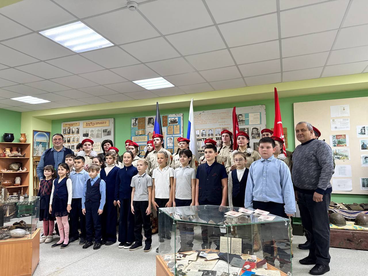 В Ялтинской школе №2 состоялась торжественная церемония приведения к присяге юнармейцев