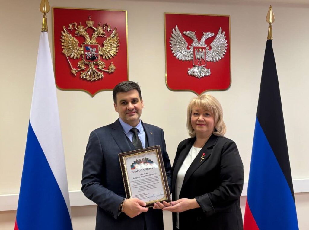 Более 350 игрушек и других подарков были отправлены детям Донбасса к Новому году