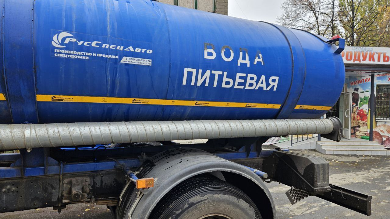 17 декабря 2025 года во исполнение поручения Главы Донецкой Народной Республики депутаты Ясиноватского муниципального совета Наталья Филиппова и Елена Алипа посетили места подвоза воды