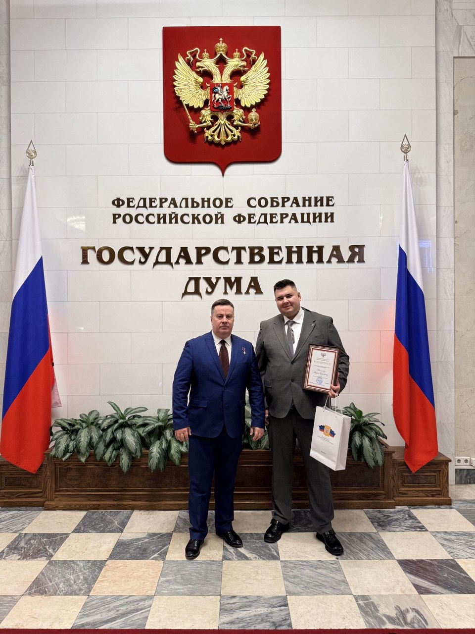 Константин Кузьмин: Поблагодарил лично директора ООО «ПикТрансГруз» Юрия Пикалова за помощь, которую он оказывает Донбассу!