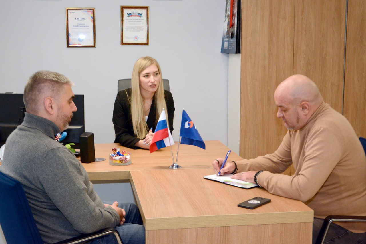 Алексей Дорофеев: Побывал с рабочей встречей в ПСБ, обменялись мнениями с управляющей офисом «Суворов» Анной Севериной