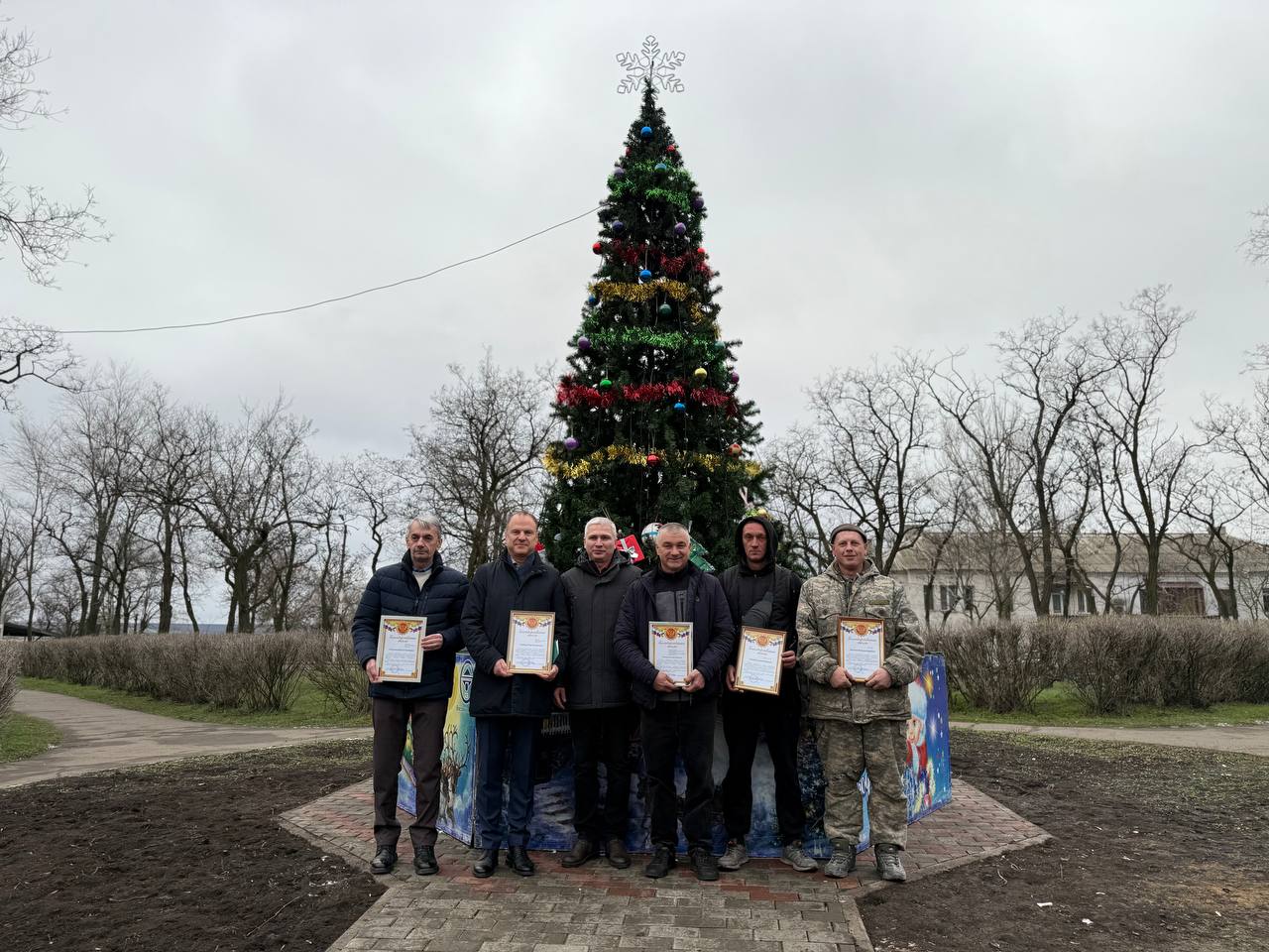 Сегодня, 17 декабря, состоялась встреча с представителями организаций и предприятий, жителями, которые приняли активное участие в установке, сборке и оформлении главной Новогодней ели г. Моспино. Среди них: ООО «Машгорпром»...