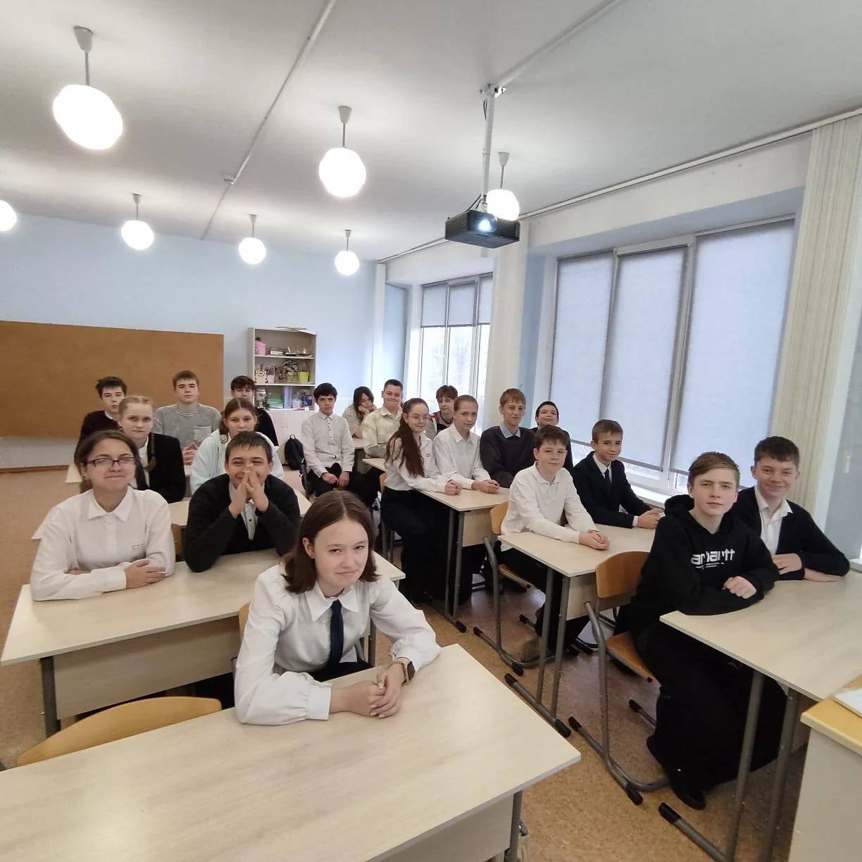 Транспортные полицейские провели онлайн-урок по безопасности для школьников из ДНР Для восьмиклассников школы №1 города Кировское Шахтерского МО ДНР транспортные полицейские провели важный профилактический урок. В режиме...