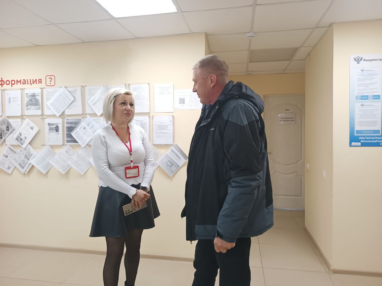 Сергей Юзвинкевич: Сегодня провел рабочую встречу с Анной Игоревной Костенко, начальником отдела Отделения ГБУ МФЦ ДНР пгт Володарское