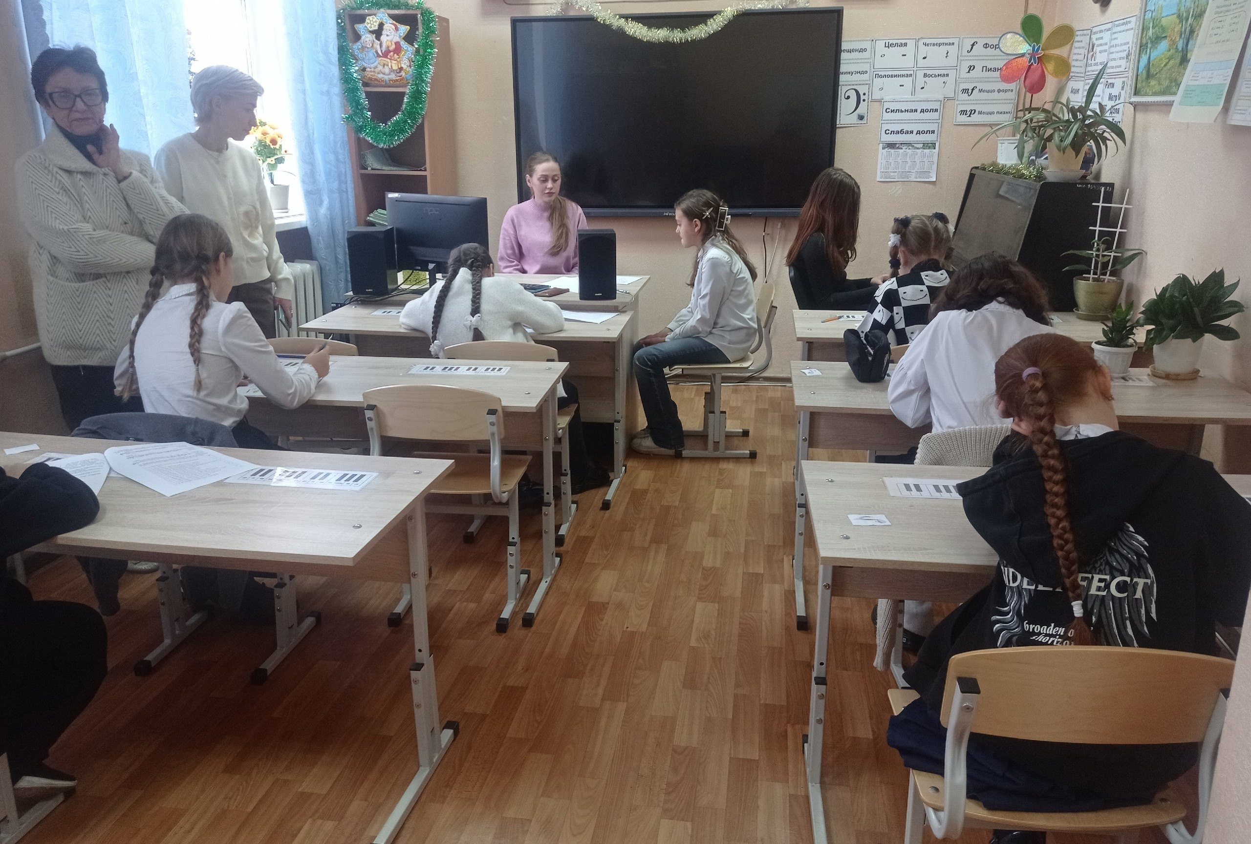 16 декабря в гостеприимных стенах Муниципального бюджетного учреждения дополнительного образования "Детская школа искусств № 1 г.о. Макеевка" с большим успехом прошёл городской конкурс по музыкальной литературе "Домисолька"