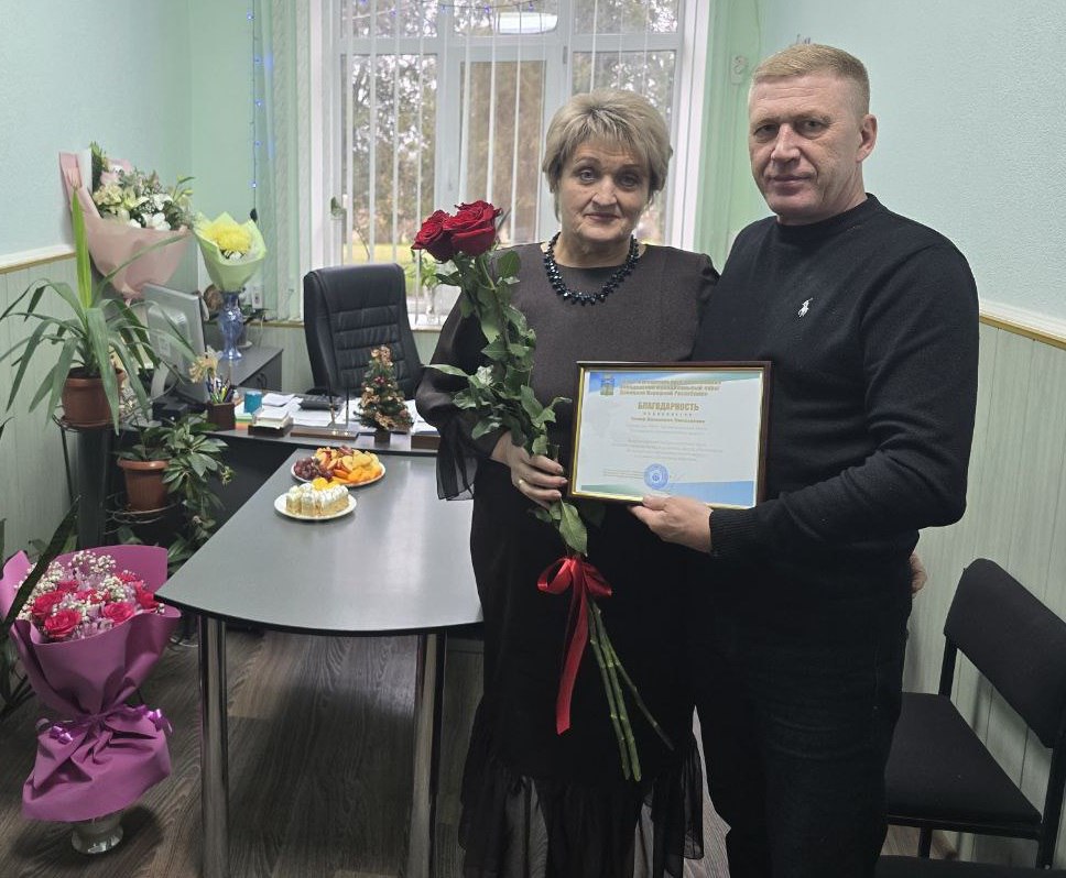 Сергей Юзвинкевич: Сегодня свой юбилей отмечает директор ГБОУ «Малоянисольская школа Володарского муниципального округа» Валентина Николаевна Темир!