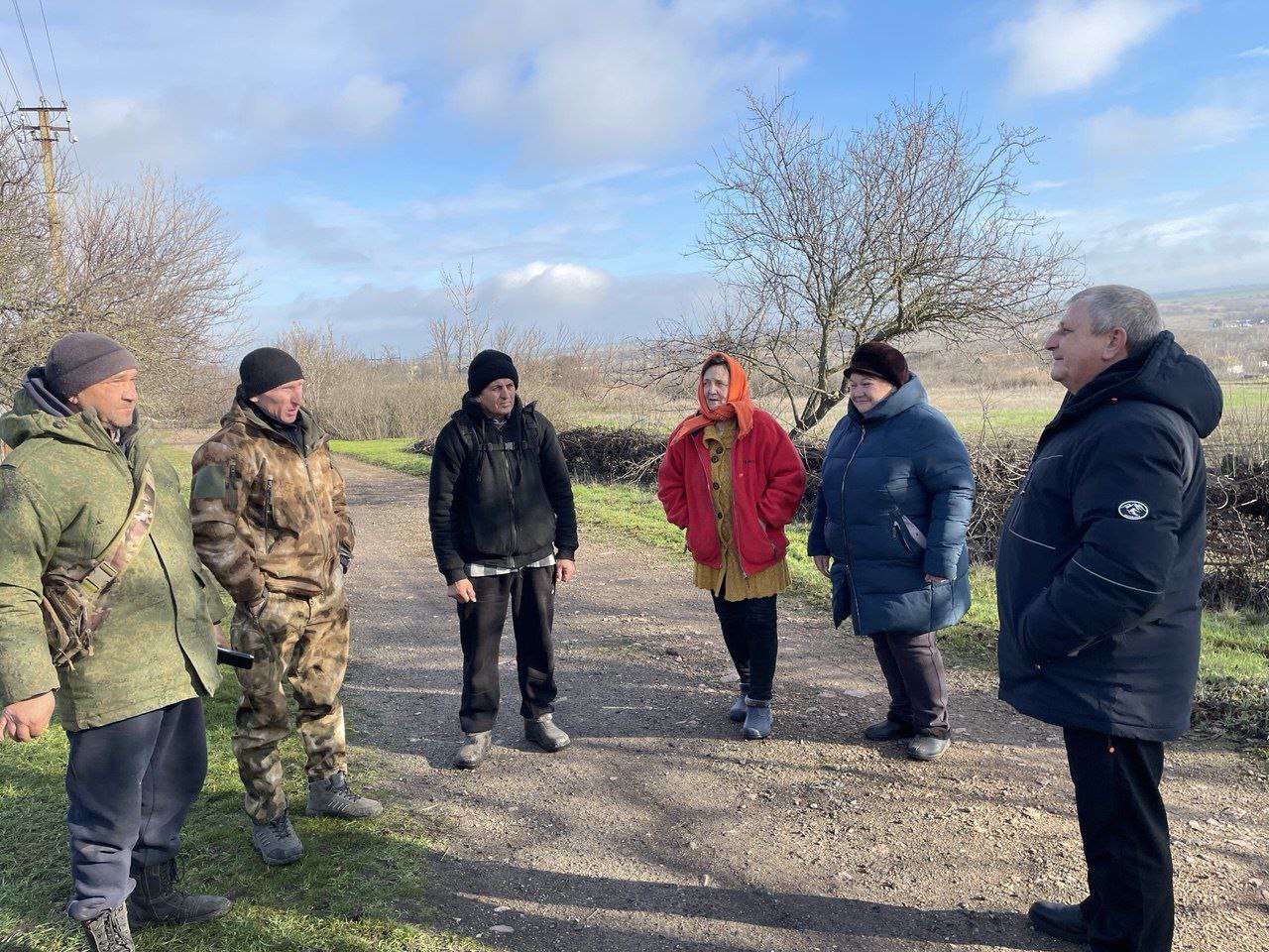 Сегодня начальник Михайловского территориального отдела Администрации Тельмановского округа провел встречу с жителями села Кузнецово-Михайловка, где были рассмотрены следующие темы: