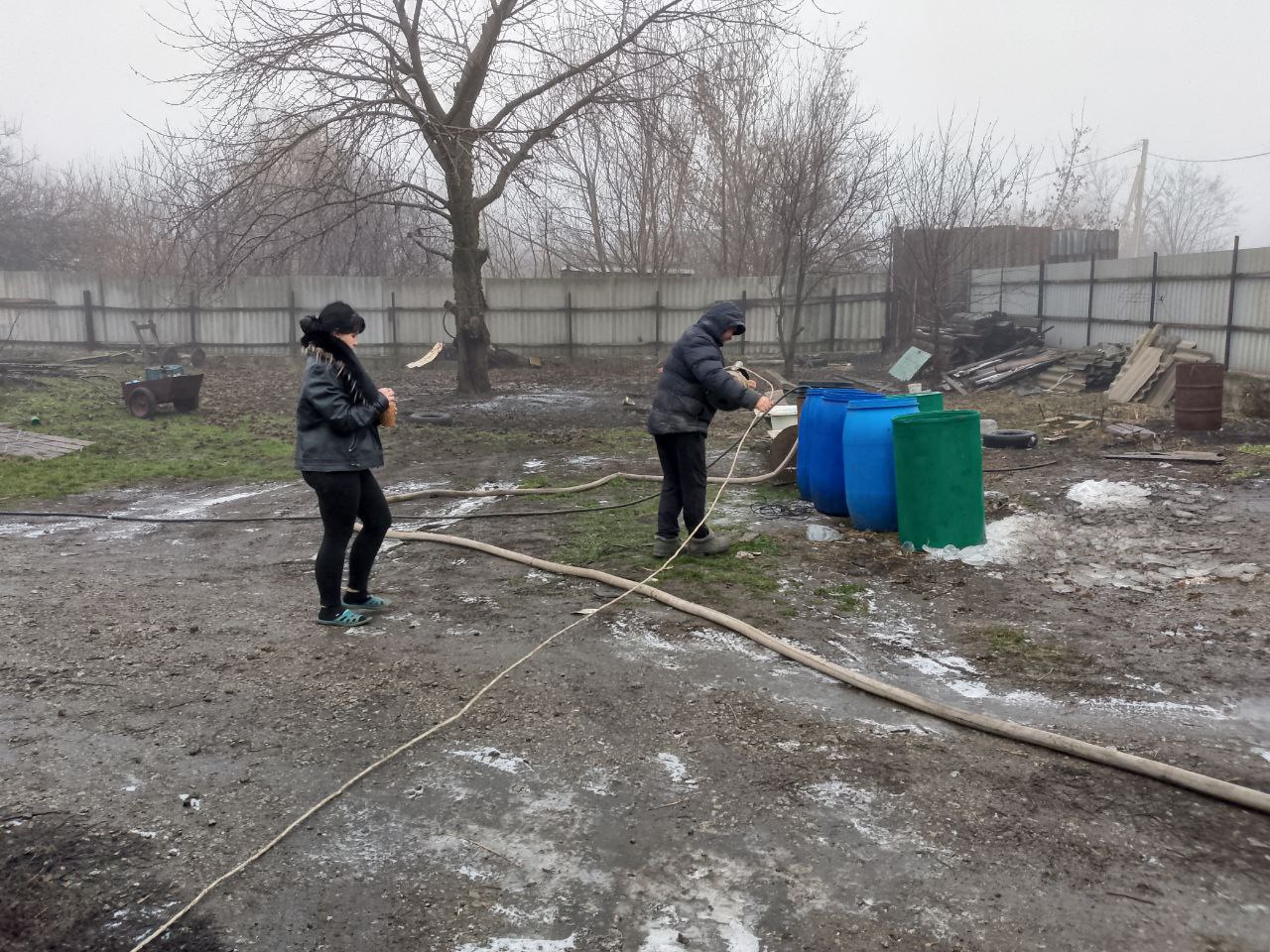 Сегодня, 18 декабря,в Кировском внутригородском районе, согласно поступившим заявкам, был организован подвоз воды для жителей домов, в которые в установленный графиком день не поступила вода
