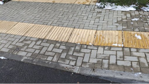 Доступность безбарьерной среды для маломобильных групп населения входной группы здания Волновахского технологического техникума