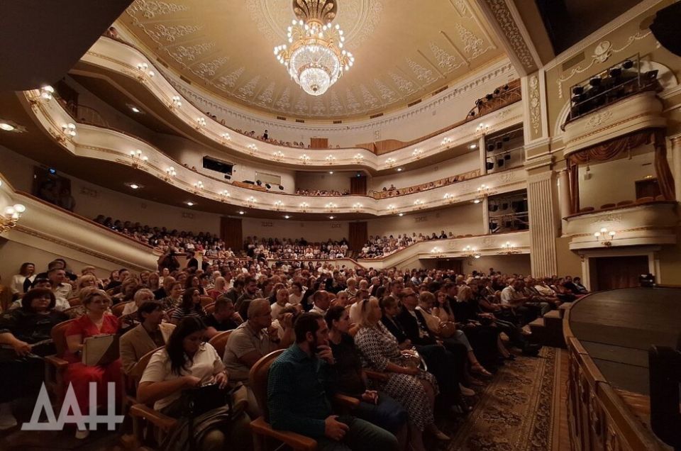ДНР пригласит артистов из других регионов на возрожденный «Театральный Донбасс»