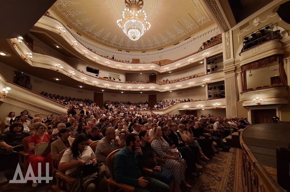 ДНР пригласит артистов из других регионов на возрожденный «Театральный Донбасс»