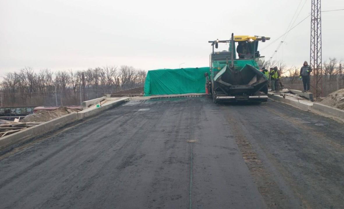 Константин Зинченко: В городе Волноваха активно продолжается восстановление путепровода по переулку Матросова
