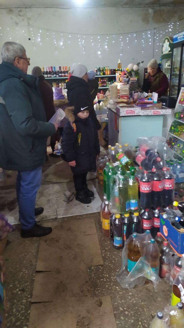 Начальник Новозарьевского территориального отдела Михаил Рапач провел встречу с трудовым коллективом ИП Фурдина Е.В. села Новозарьевка