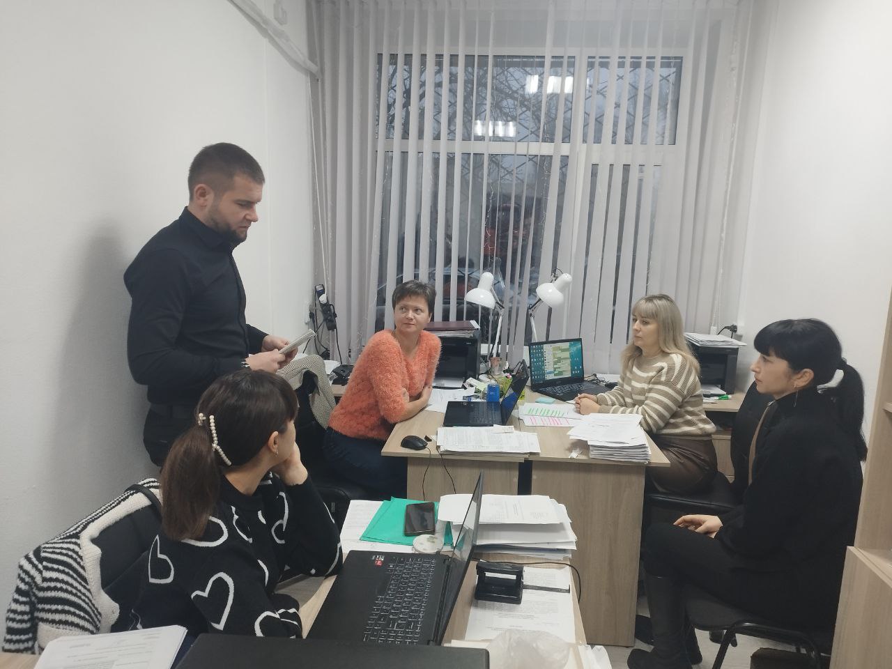 Депутат Тельмановского муниципального совета Дмитрий Липчанский встретился с сотрудниками совета