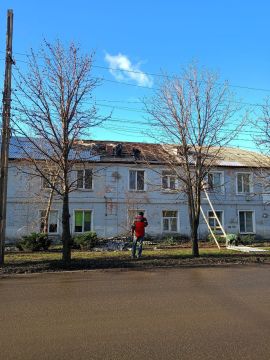 Александр Качанов: В Докучаевске ведутся работы по ремонту кровель жилых домов