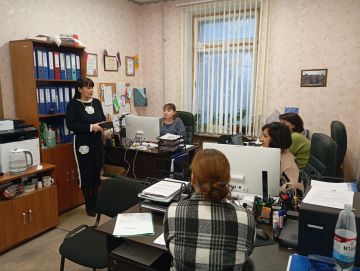 Заместитель Главы Администрации Мангушского МО провела рабочую встречу с отделом опеки и попечительства