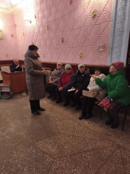 Сегодня начальник Мичуринского территориального отдела Администрации Тельмановского округа провела встречу с трудовым коллективом дома культуры в селе Богдановка