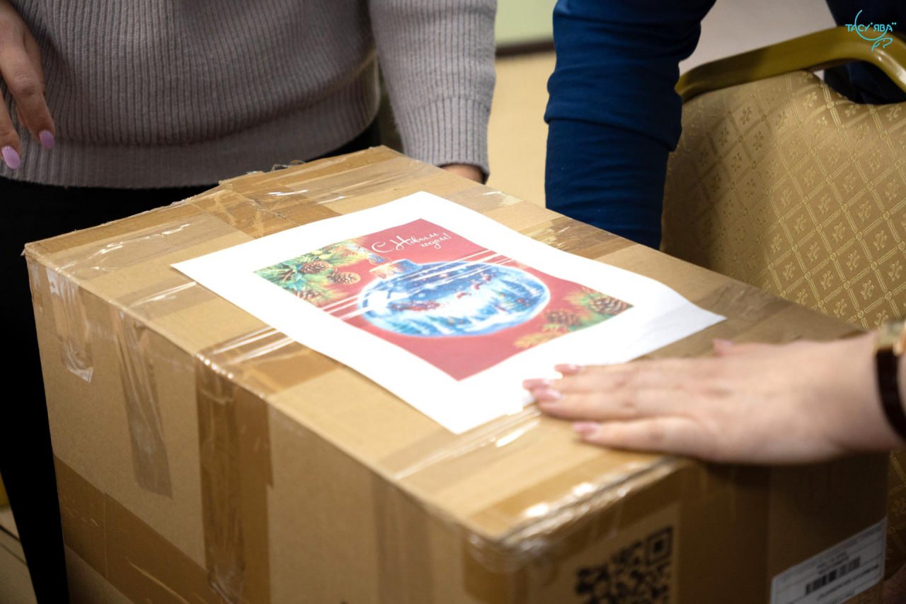 Сотрудники «Олененка из Тазовского отправили новогодние подарки для воспитанников подшефного детского сада в Волновахе