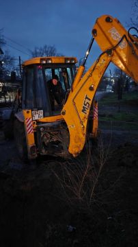 В Мангуше на улице Мариупольской продолжаются ремонтные работы на водопроводе