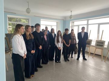 Дебальцевский литературно-исторический музей 18 декабря организовал профориентационный урок "Я учусь в музее" для 9-классников школы №6, рассказав о музейных профессиях и значимости музеев