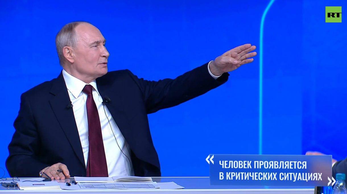 Уже четыре часа идёт прямая линия с Владимиром Путиным