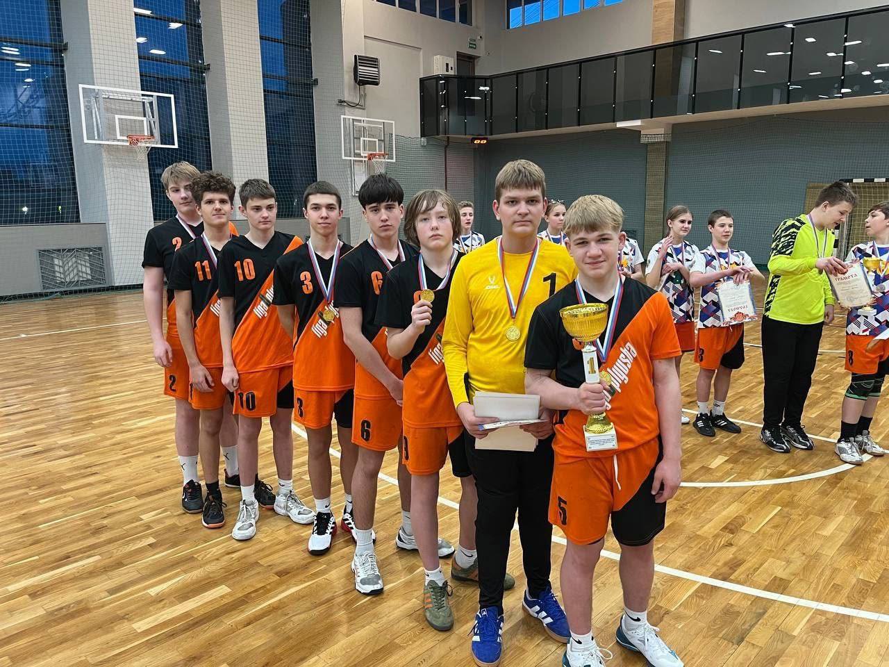 18 декабря 2025 г. в городе Мелитополе прошло открытое Первенство по гандболу среди команд юношей и девушек 14 лет и младше