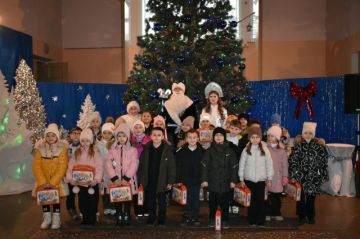 В Амвросиевке открылся Арт-Холл «В гостях у Деда Мороза»