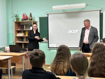 Сергей Юзвинкевич: Посетил ГБОУ «Малоянисольская школа», где прошла встреча, посвященная возможностям проекта «Росмолодёжь.Гранты»