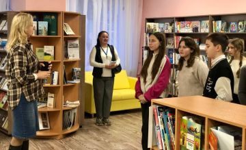 Сотрудники детской библиотеки-филиала провели экскурсию «С чего начинается библиотека» для обучающихся 6 классов ГБОУ «Школа №4 города Дебальцево»