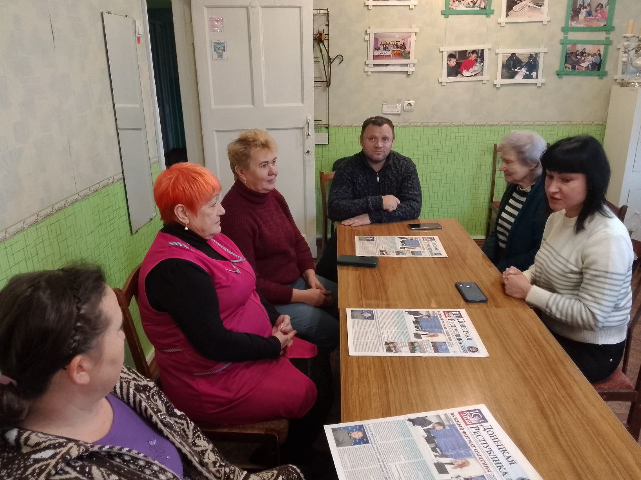 18 декабря начальник Управления образования Администрации Харцызска Николай Осипов провел встречу с трудовым коллективом МБУ дополнительного образования «Харцызская станция юных техников»