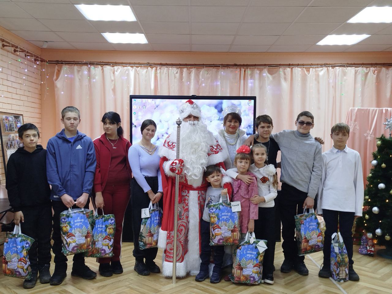 Александр Пеняев: Волшебство Нового года в музее: праздник для детей Ясиноватского округа