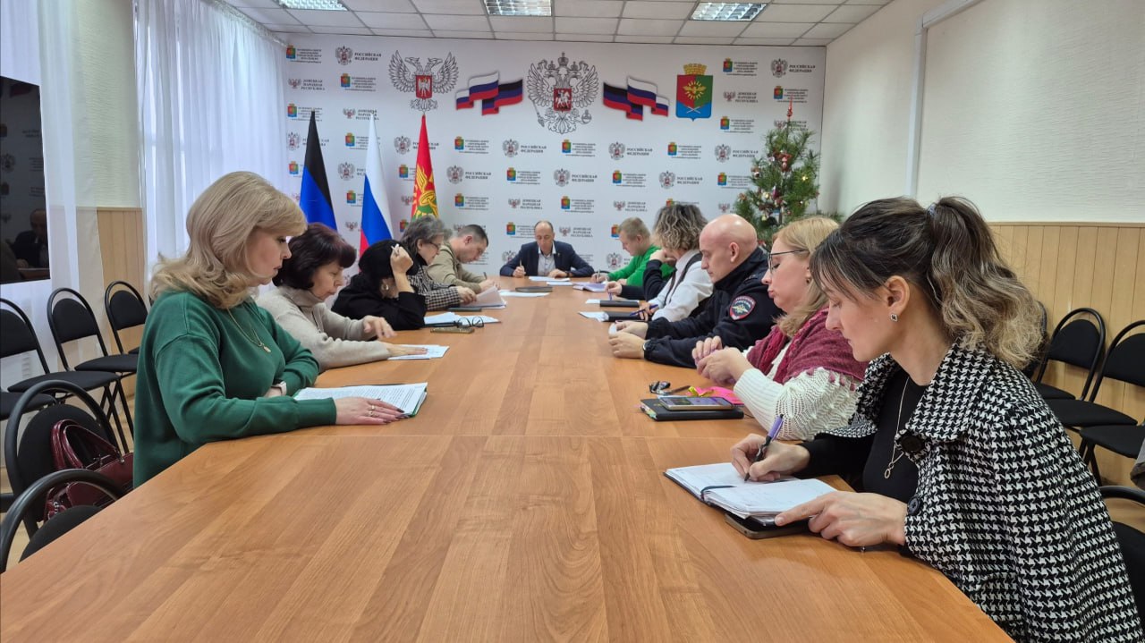 Сегодня под председательством заместителя главы городского округа Дебальцево Глебова Евгения Юрьевича прошло заседание межведомственной комиссии по профилактике правонарушений на территории администрации городского округа...