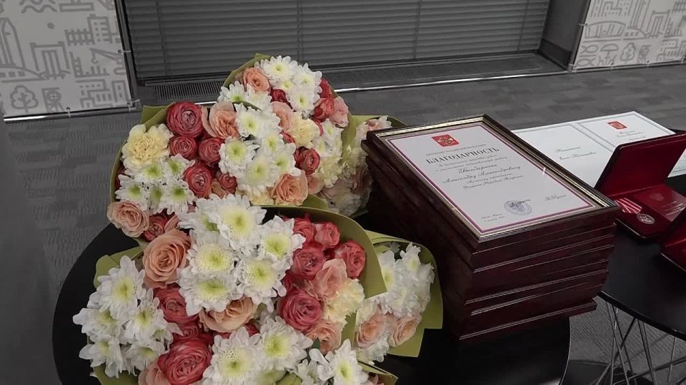 Денис Пушилин: Благодарности Президента России, медали ордена «За заслуги перед Отечеством» II степени и Луки Крымского вручил жителям Республики, которые вносят большой личный вклад в возрождение Донбасса