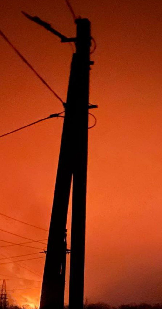 Местные ТГ-каналы сообщают о прилёте во временно оккупированном Краматорске и последующей вторичной детонацией