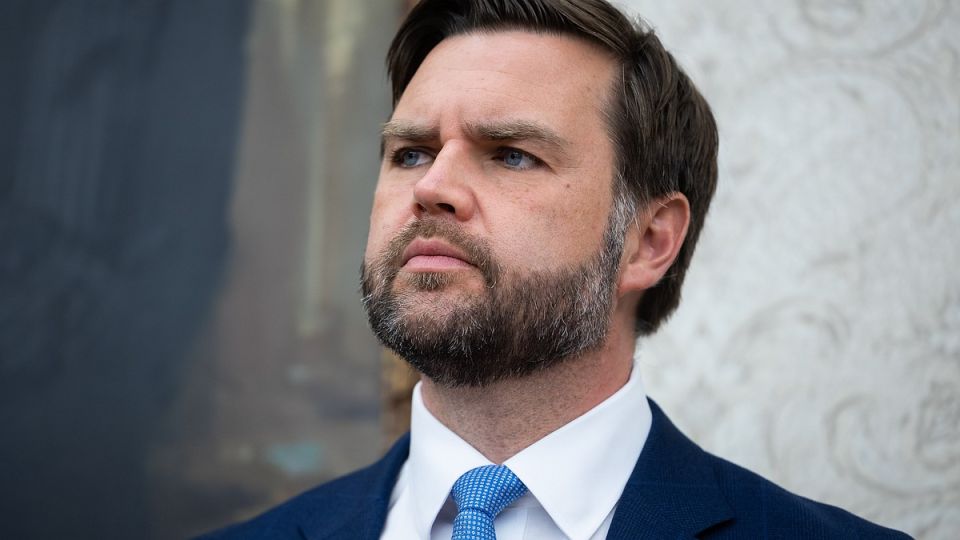 Украина не сможет удержать оставшуюся территорию ДНР: Вэнс рассказал о признании Киева