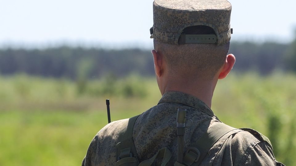 "Гоняла меня по лесу часа три": Раненый боец ВС РФ чудом спас сослуживца