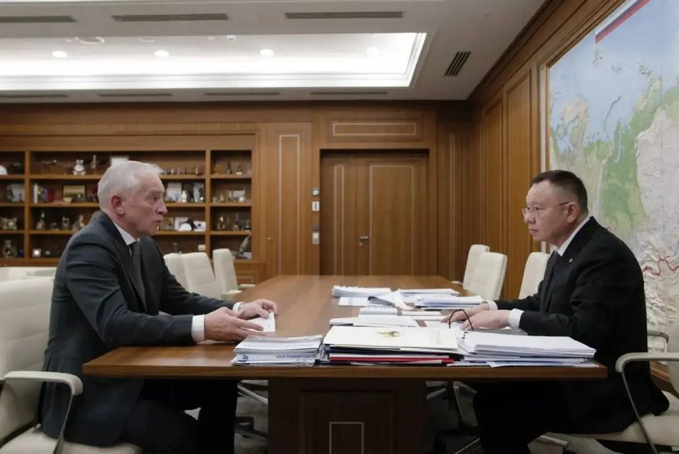 Глава Минстроя России Ирек Файзуллин провел рабочую встречу с Губернатором Томской области Владимиром Мазуром