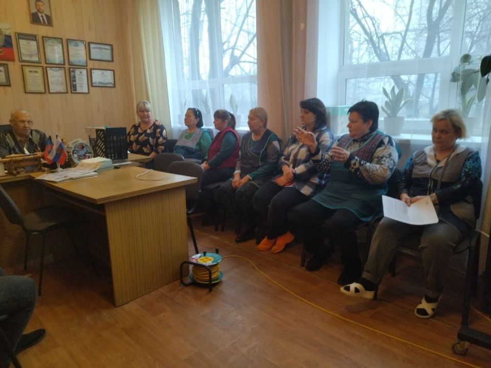 25 декабря 2025 года в городе Дебальцево состоялась важная встреча депутата Дебальцевского городского совета от партии «Единая Россия» Сергея Кириченко с трудовым коллективом школы ГБОУ №6. Основными темами для обсуждения...