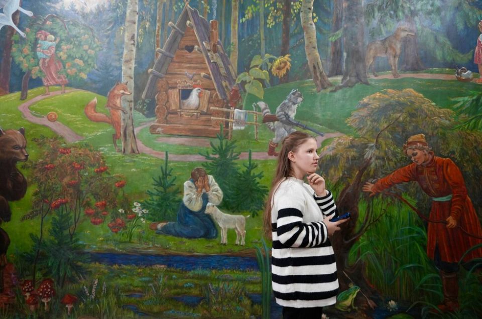 В донецком Дворце творчества отреставрировали комнату с росписями Грейлиха