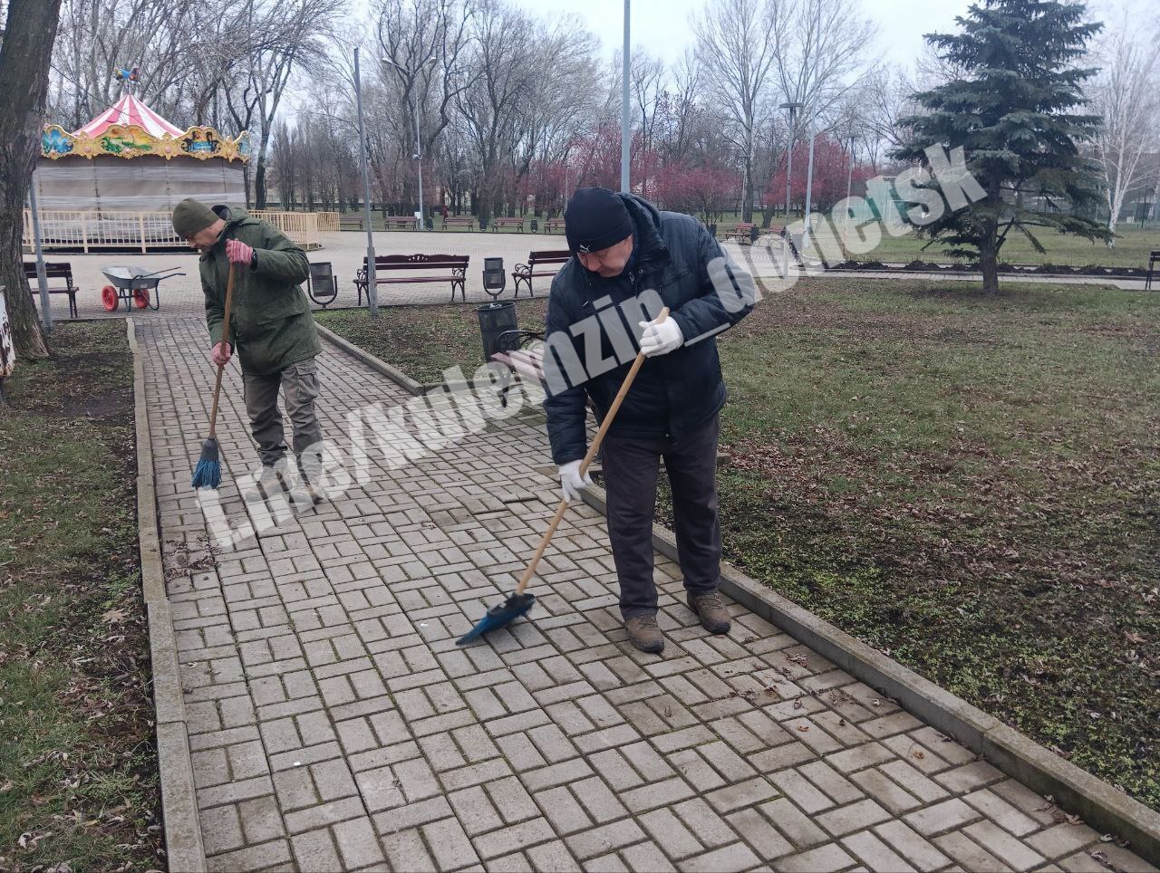 Новогодние праздники уже совсем близко, и сотрудники Дирекции парков активно готовятся к предстоящему торжеству