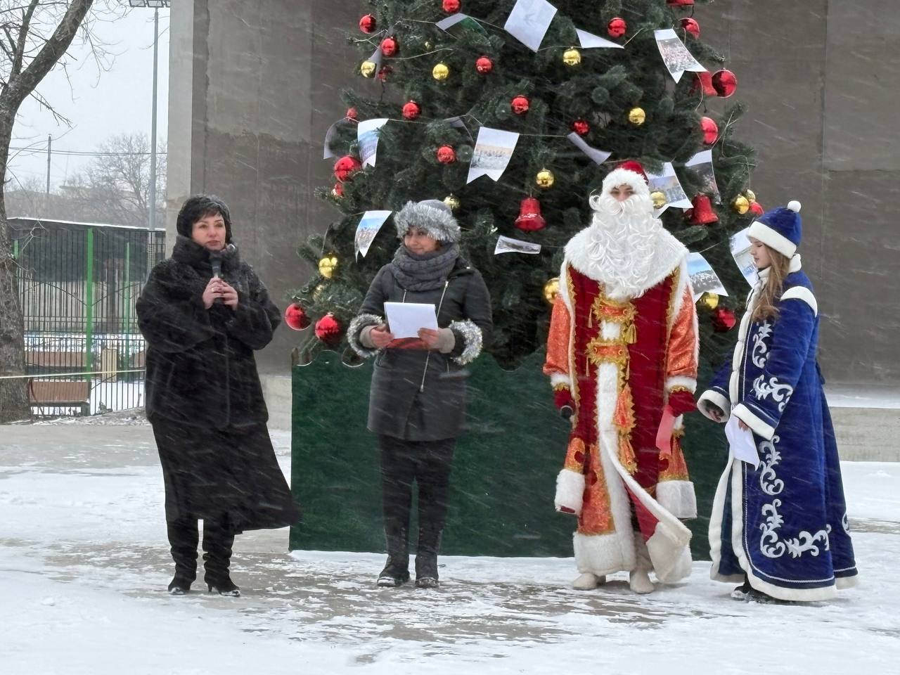 Наталья Великодная: Зажглись огни на главной елке в Тельманово!