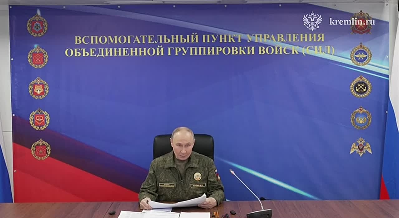 Юрий Баранчик: В одном из пунктов управления Объединённой группировки войск прошло рабочее совещание с участием Владимира Путина