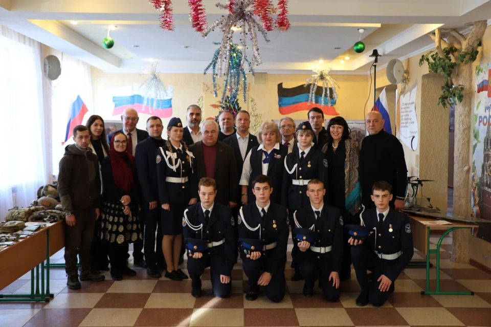 Парламентарии посетили кадетскую школу имени Берегового