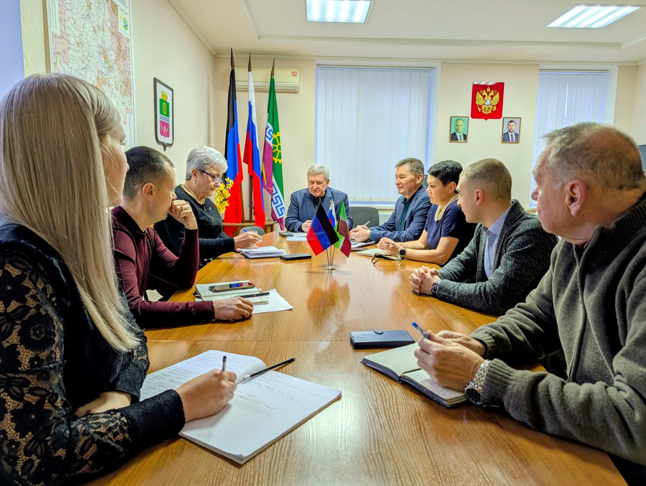 Глава муниципального образования Старобешевский муниципальный округ Николай Михайлов провел оперативное совещание по текущим вопросам