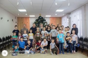 Константин Кузьмин и Светлана Малахай поздравили детей с Новым годом