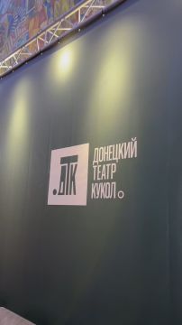 Когда куклы ложатся спать, в театре просыпается новогоднее волшебство