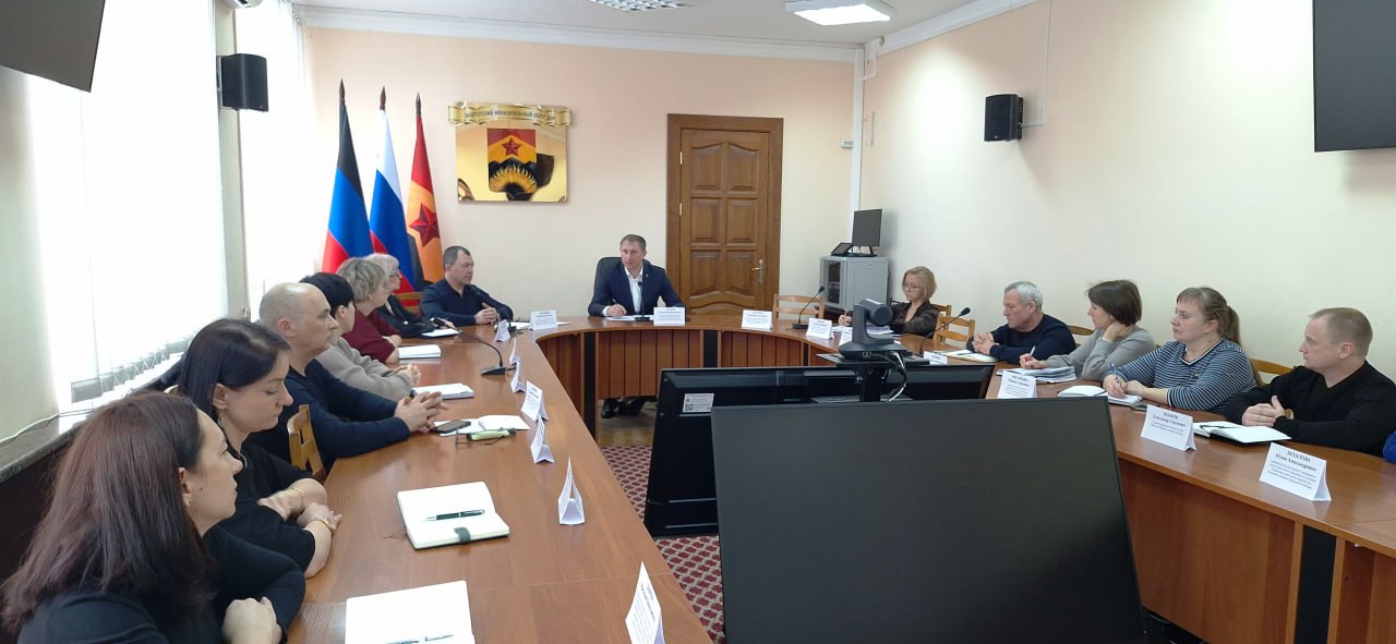 Александр Шатов: В Шахтерске состоялось заседание Межведомственной комиссии по содействию в решении вопросов ветеранов боевых действий и членов их семей